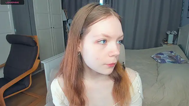 Snapshot of LavenderMitten chatting on June 2026 05:57:02 AM LavenderMitten online show from June 2026 05:57:02 AM