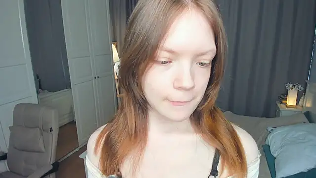 Snapshot of LavenderMitten chatting on June 2026 06:14:02 AM LavenderMitten online show from June 2026 06:14:02 AM
