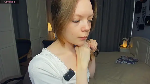 Snapshot of LavenderMitten chatting on June 2026 05:41:01 AM LavenderMitten online show from June 2026 05:41:01 AM