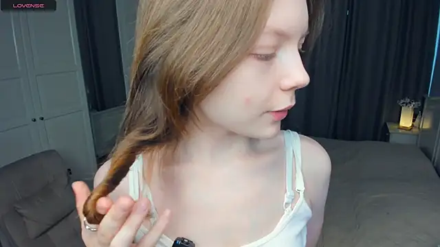 Snapshot of LavenderMitten chatting on July 2026 05:35:01 AM LavenderMitten online show from July 2026 05:35:01 AM