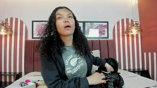 Snapshot of candice_johnss chatting on March 2026 04:02:01 PM candice johnss online show from March 2026 04:02:01 PM