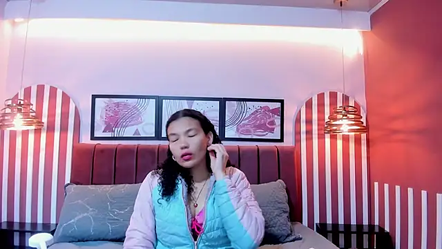 Snapshot of candice_johnss chatting on April 2026 12:43:01 PM candice johnss online show from April 2026 12:43:01 PM