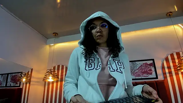 Snapshot of candice_johnss chatting on April 2026 12:22:01 PM candice johnss online show from April 2026 12:22:01 PM