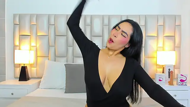 Snapshot of paola_katy_dicks chatting on May 2026 08:03:01 PM paola katy dicks online show from May 2026 08:03:01 PM