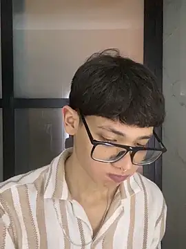 Snapshot of Santi_Princex chatting on May 2026 01:32:02 AM Santi Princex online show from May 2026 01:32:02 AM