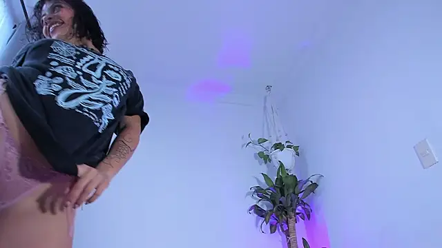 Snapshot of sara-jules chatting on March 2026 11:28:02 AM sara-jules online show from March 2026 11:28:02 AM