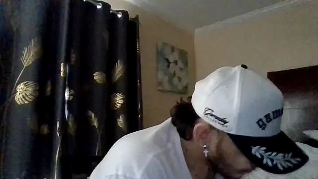 Tallhungandcloudy online show from April 2026 04:19:01 PM