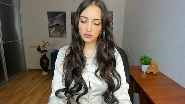 Effy Royse online show from July 2026 05:45:02 AM