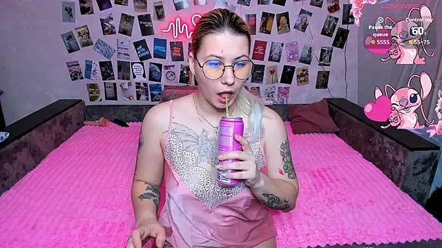 Snapshot of x_Ulya1cutex chatting on March 2026 04:44:02 PM x Ulya1cutex online show from March 2026 04:44:02 PM