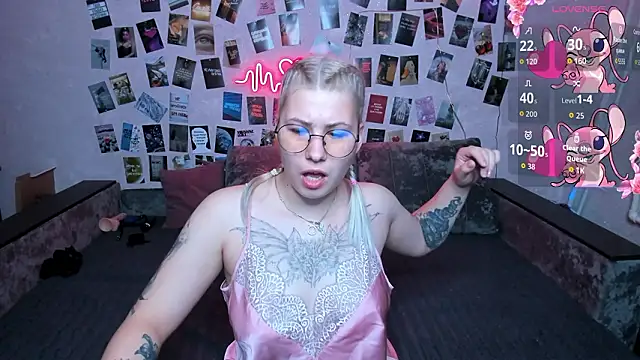 Snapshot of x_Ulya1cutex chatting on March 2026 04:21:01 PM x Ulya1cutex online show from March 2026 04:21:01 PM