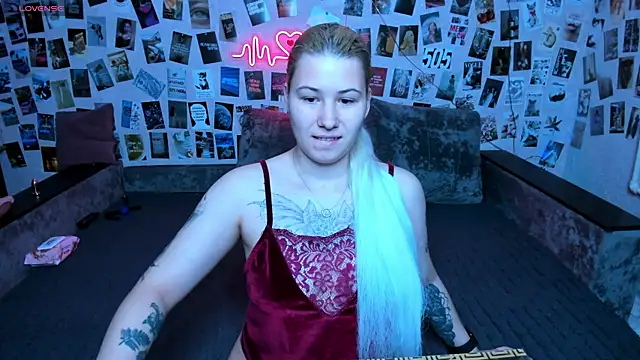 Snapshot of x_Ulya1cutex chatting on April 2026 05:06:02 PM x Ulya1cutex online show from April 2026 05:06:02 PM