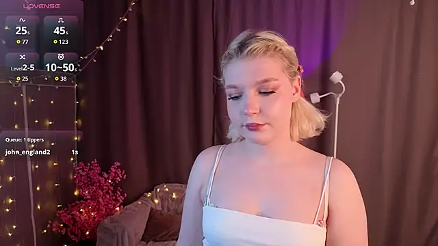 TobiteAnnie online show from March 2026 03:47:01 PM