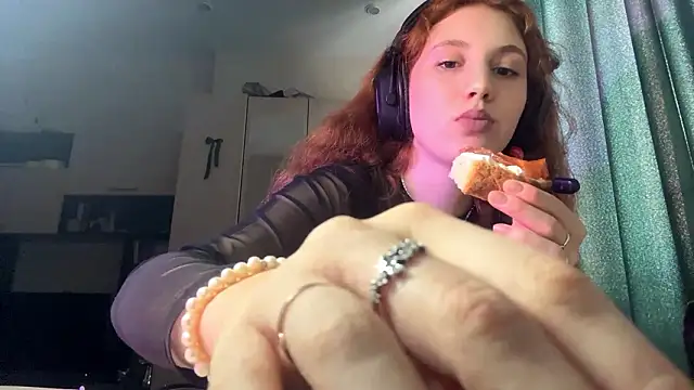 Snapshot of AliceCarrol chatting on February 2026 12:25:01 PM AliceCarrol online show from February 2026 12:25:01 PM