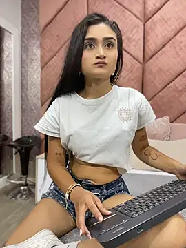 Snapshot of Sunny_Linn chatting on April 2026 03:16:01 PM Sunny Linn online show from April 2026 03:16:01 PM