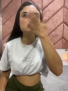 Snapshot of Sunny_Linn chatting on April 2026 10:43:01 AM Sunny Linn online show from April 2026 10:43:01 AM