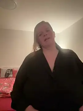 Snapshot of Laura-Loveyou chatting on March 2026 05:07:01 PM Laura-Loveyou online show from March 2026 05:07:01 PM