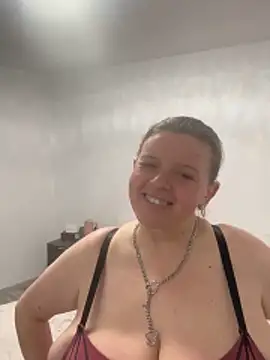 Snapshot of Laura-Loveyou chatting on April 2026 06:28:01 PM Laura-Loveyou online show from April 2026 06:28:01 PM