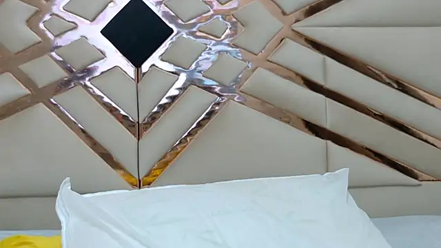 misspaula online show from April 2026 06:10:01 PM