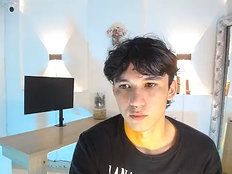 jullian ricci online show from April 2026 08:58:01 PM