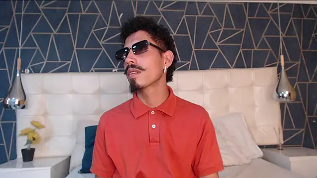 NoaahTylor online show from February 2026 07:54:01 PM