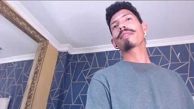 NoaahTylor online show from February 2026 08:05:02 PM