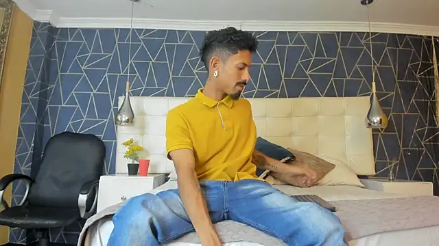 NoaahTylor online show from March 2026 08:12:01 PM