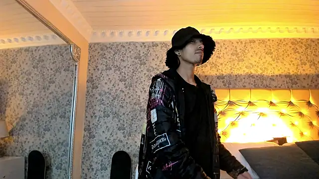 NoaahTylor online show from May 2026 04:08:02 AM