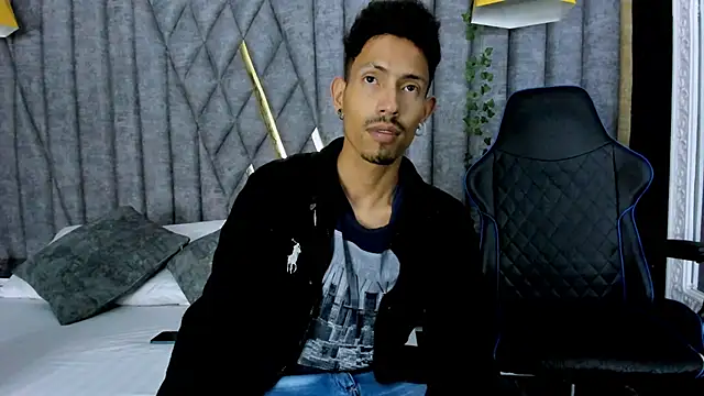 NoaahTylor online show from May 2026 03:59:01 AM