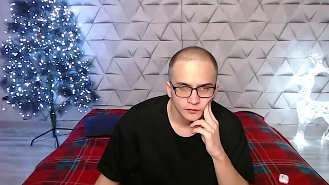 Snapshot of Pure_Aura chatting on February 2026 09:33:02 PM Pure Aura online show from February 2026 09:33:02 PM