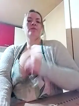 Snapshot of HotStepmommy4 chatting on February 2026 05:09:02 PM HotStepmommy4 online show from February 2026 05:09:02 PM