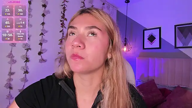 Snapshot of Chris_Velvett chatting on April 2026 06:35:01 PM Chris Velvett online show from April 2026 06:35:01 PM