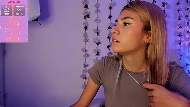 Snapshot of Chris_Velvett chatting on April 2026 07:32:01 PM Chris Velvett online show from April 2026 07:32:01 PM