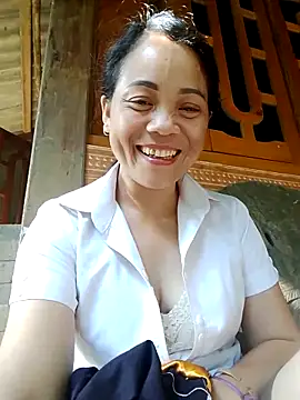 Snapshot of molly-xx chatting on May 2026 09:27:02 AM molly-xx online show from May 2026 09:27:02 AM