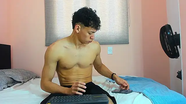 Snapshot of Muscle__Myke chatting on February 2026 03:02:02 PM Muscle Myke online show from February 2026 03:02:02 PM