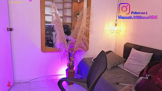 Snapshot of Hanna_Williams__ chatting on March 2026 02:57:02 AM Hanna Williams online show from March 2026 02:57:02 AM