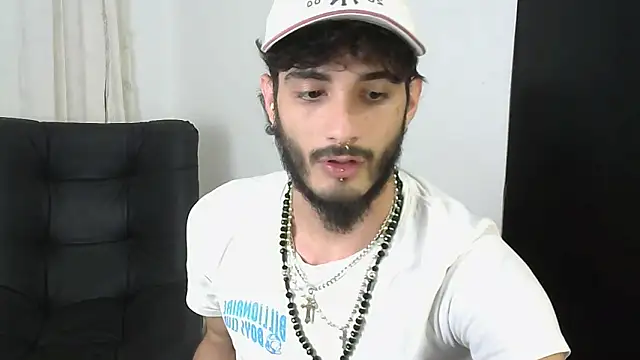 LovexJuxn8 online show from February 2026 07:43:01 PM