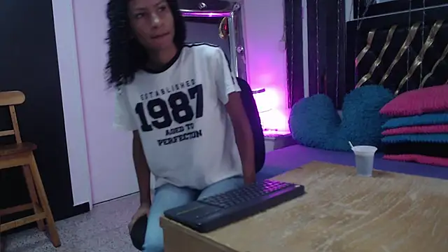 Snapshot of mailyn_gold chatting on May 2026 11:37:01 AM mailyn gold online show from May 2026 11:37:01 AM