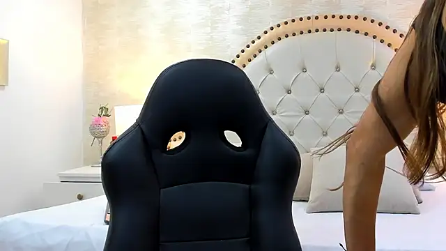 HollyOlson online show from April 2026 06:52:01 PM