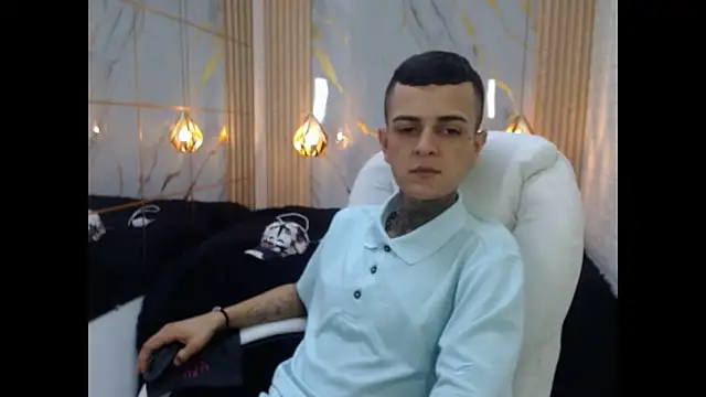 Snapshot of benjamin_anthony chatting on February 2026 01:18:02 PM benjamin anthony online show from February 2026 01:18:02 PM