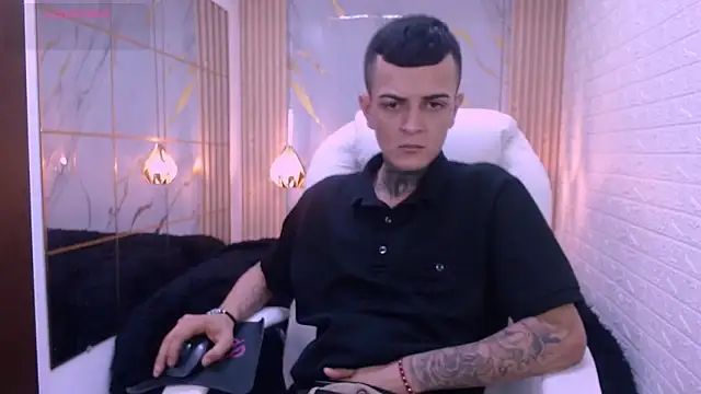 Snapshot of benjamin_anthony chatting on February 2026 01:11:01 PM benjamin anthony online show from February 2026 01:11:01 PM