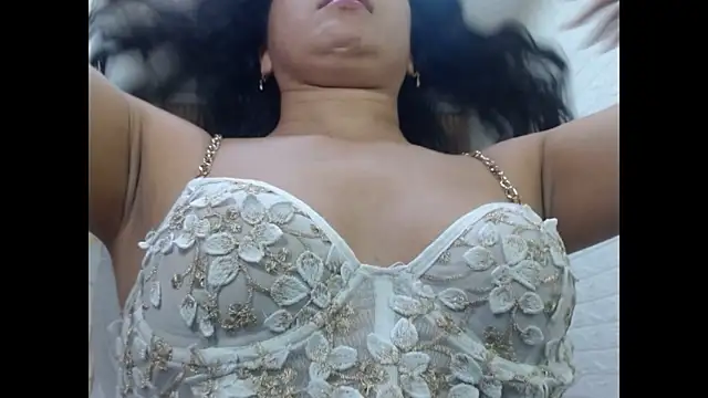 Snapshot of vanessa_f chatting on June 2026 07:01:02 PM vanessa f online show from June 2026 07:01:02 PM