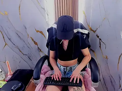 ElaSalvatorehh online show from February 2026 05:55:02 PM