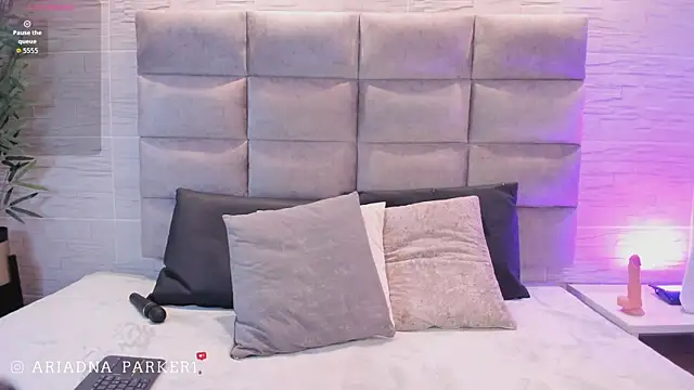 Snapshot of ariana__parker chatting on April 2026 04:35:01 AM ariana parker online show from April 2026 04:35:01 AM