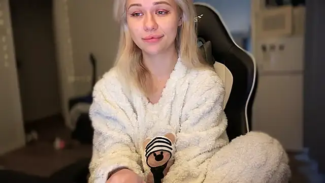 Leylia Lily online show from March 2026 09:05:02 AM