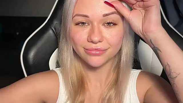 Leylia Lily online show from April 2026 07:07:02 PM