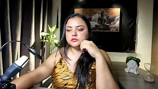 AzaraOnyx online show from May 2026 02:46:01 PM
