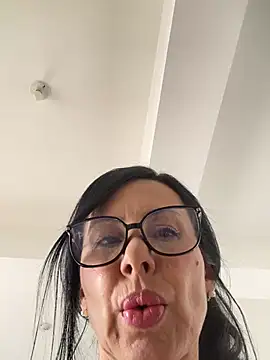 Snapshot of caritoo21 chatting on June 2026 05:22:02 PM caritoo21 online show from June 2026 05:22:02 PM