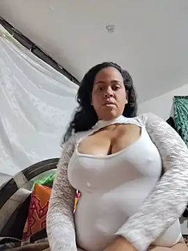 Dulceslolas online show from May 2026 10:43:02 AM