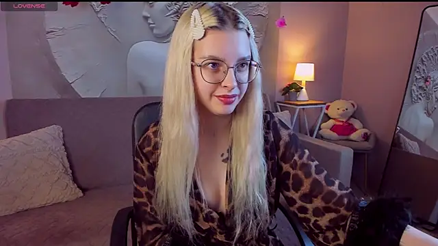 TiffanyPeachi online show from March 2026 01:17:01 PM