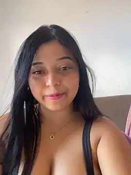 Snapshot of Emmily_hott chatting on June 2026 06:43:01 PM Emmily hott online show from June 2026 06:43:01 PM